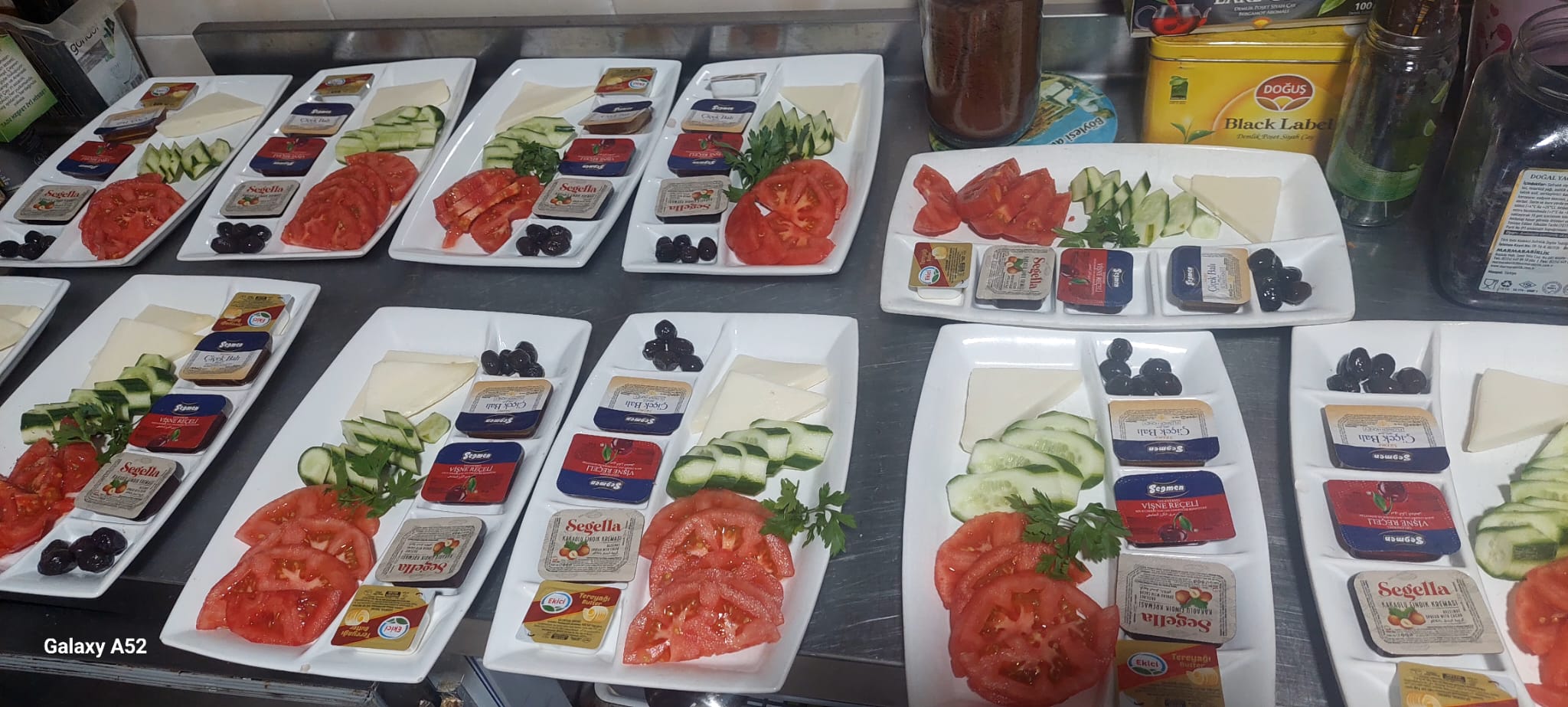 Serra Otel kahvaltı hazırlığı